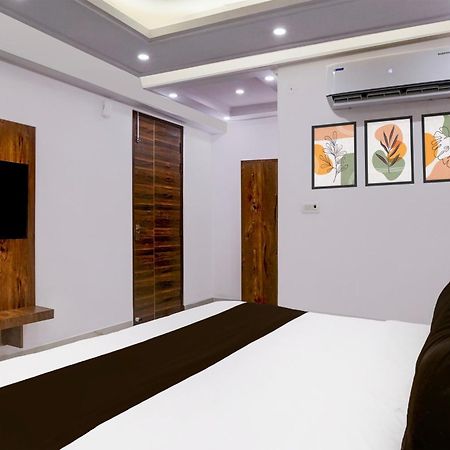 Townhouse Hotel Grand Emporio By Sbg Near Vaishali Metro Station 加济阿巴德 外观 照片