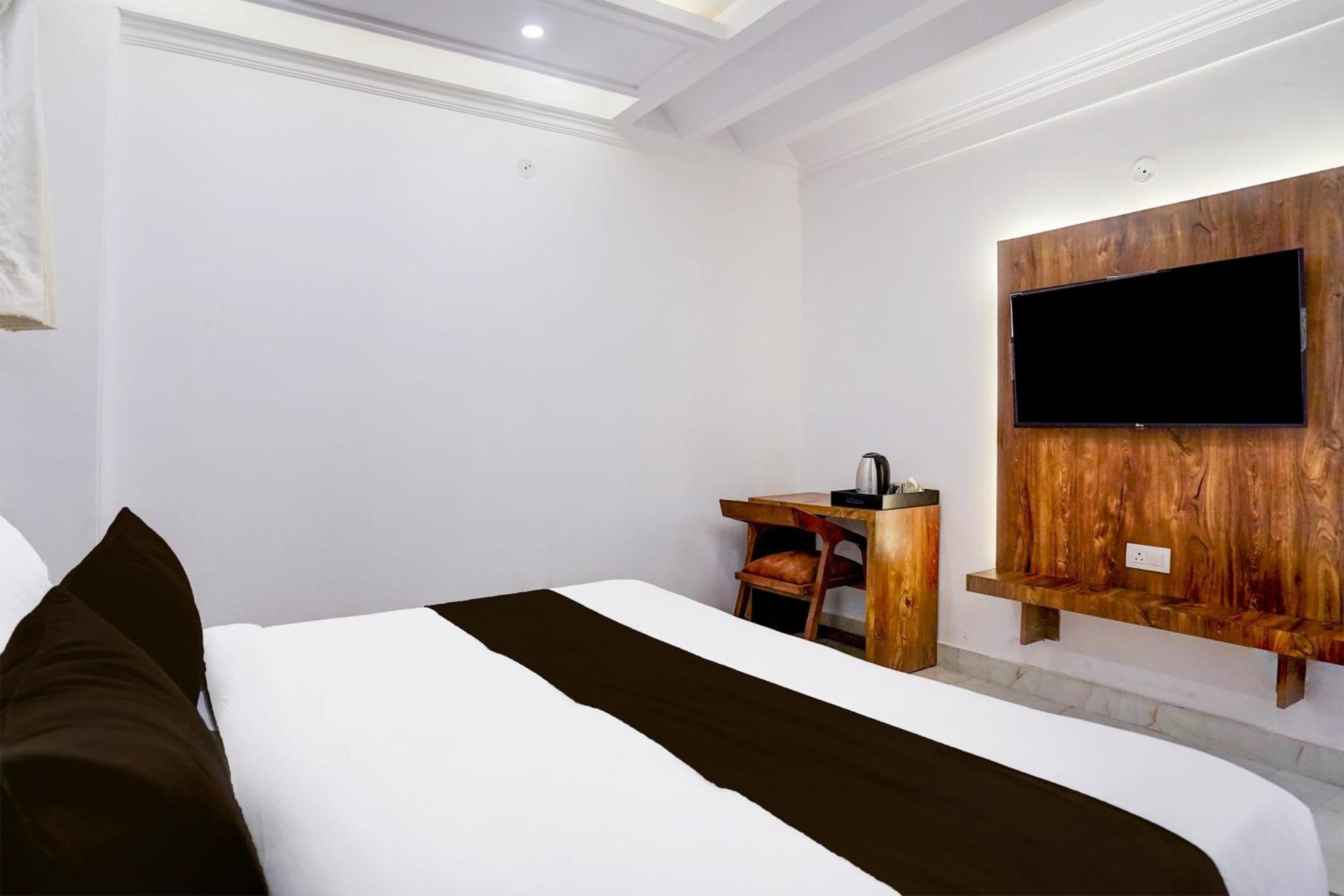 Townhouse Hotel Grand Emporio By Sbg Near Vaishali Metro Station 加济阿巴德 外观 照片