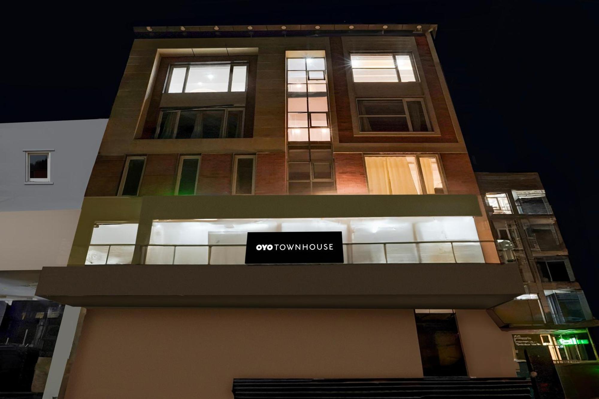 Townhouse Hotel Grand Emporio By Sbg Near Vaishali Metro Station 加济阿巴德 外观 照片