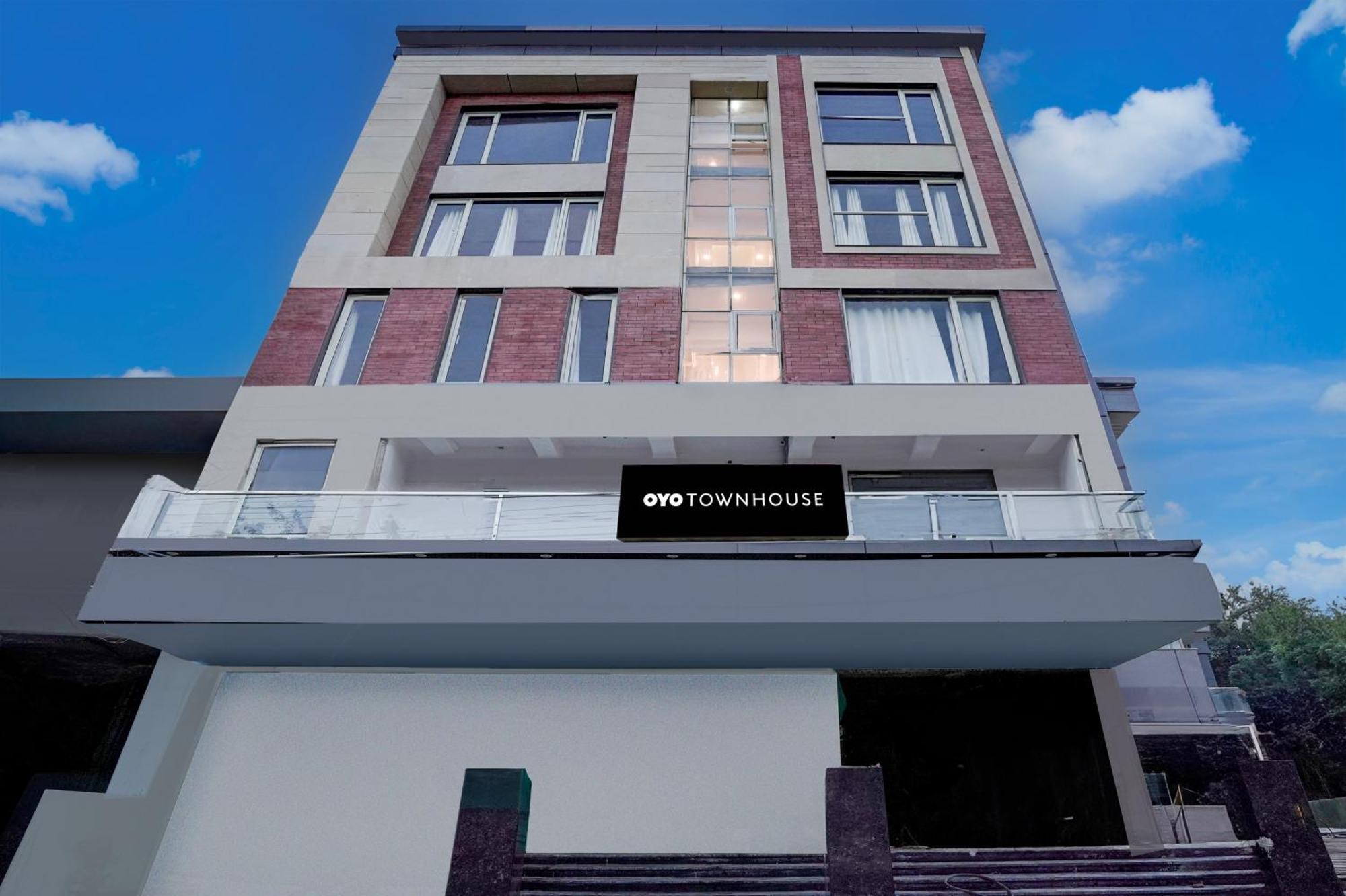 Townhouse Hotel Grand Emporio By Sbg Near Vaishali Metro Station 加济阿巴德 外观 照片