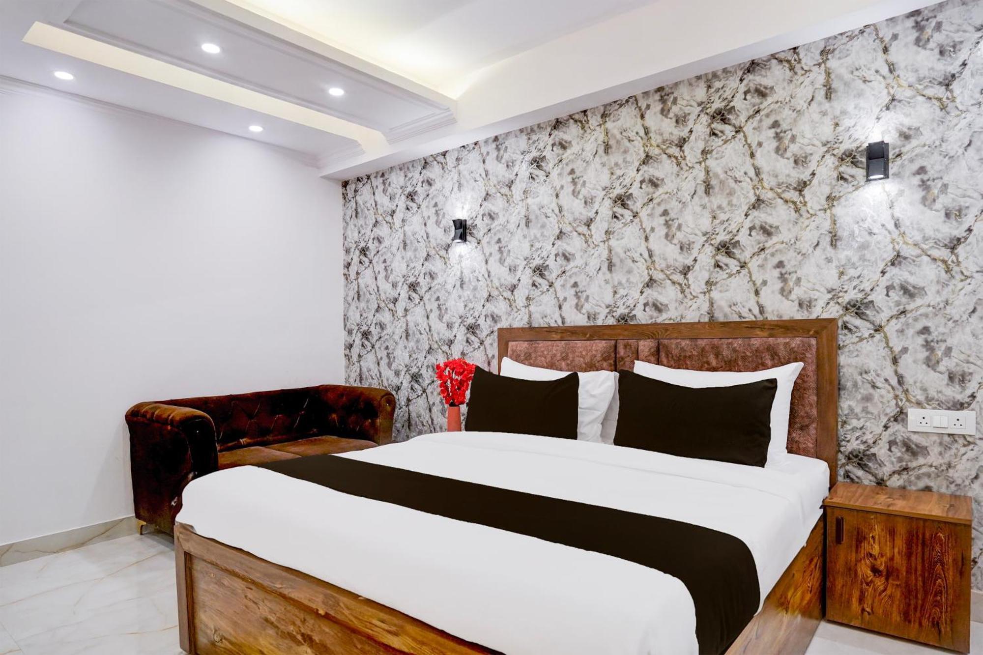 Townhouse Hotel Grand Emporio By Sbg Near Vaishali Metro Station 加济阿巴德 外观 照片