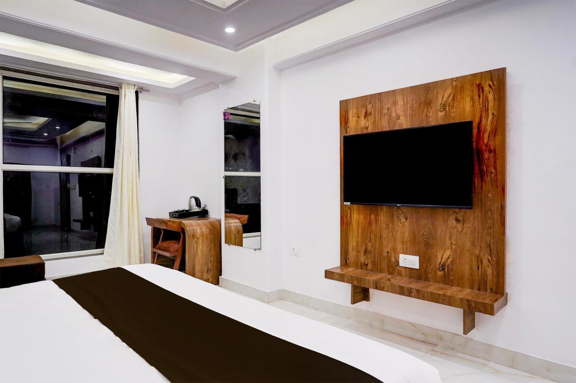 Townhouse Hotel Grand Emporio By Sbg Near Vaishali Metro Station 加济阿巴德 外观 照片
