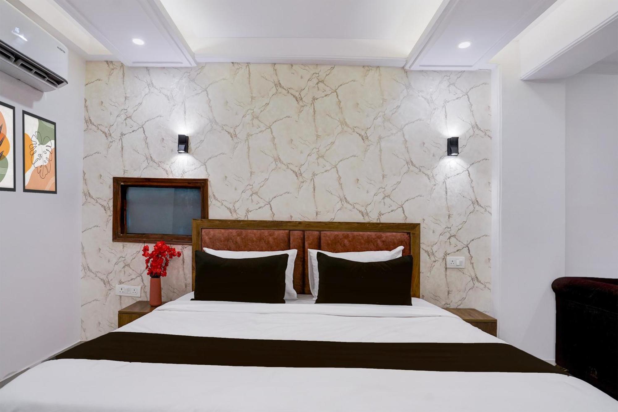 Townhouse Hotel Grand Emporio By Sbg Near Vaishali Metro Station 加济阿巴德 外观 照片