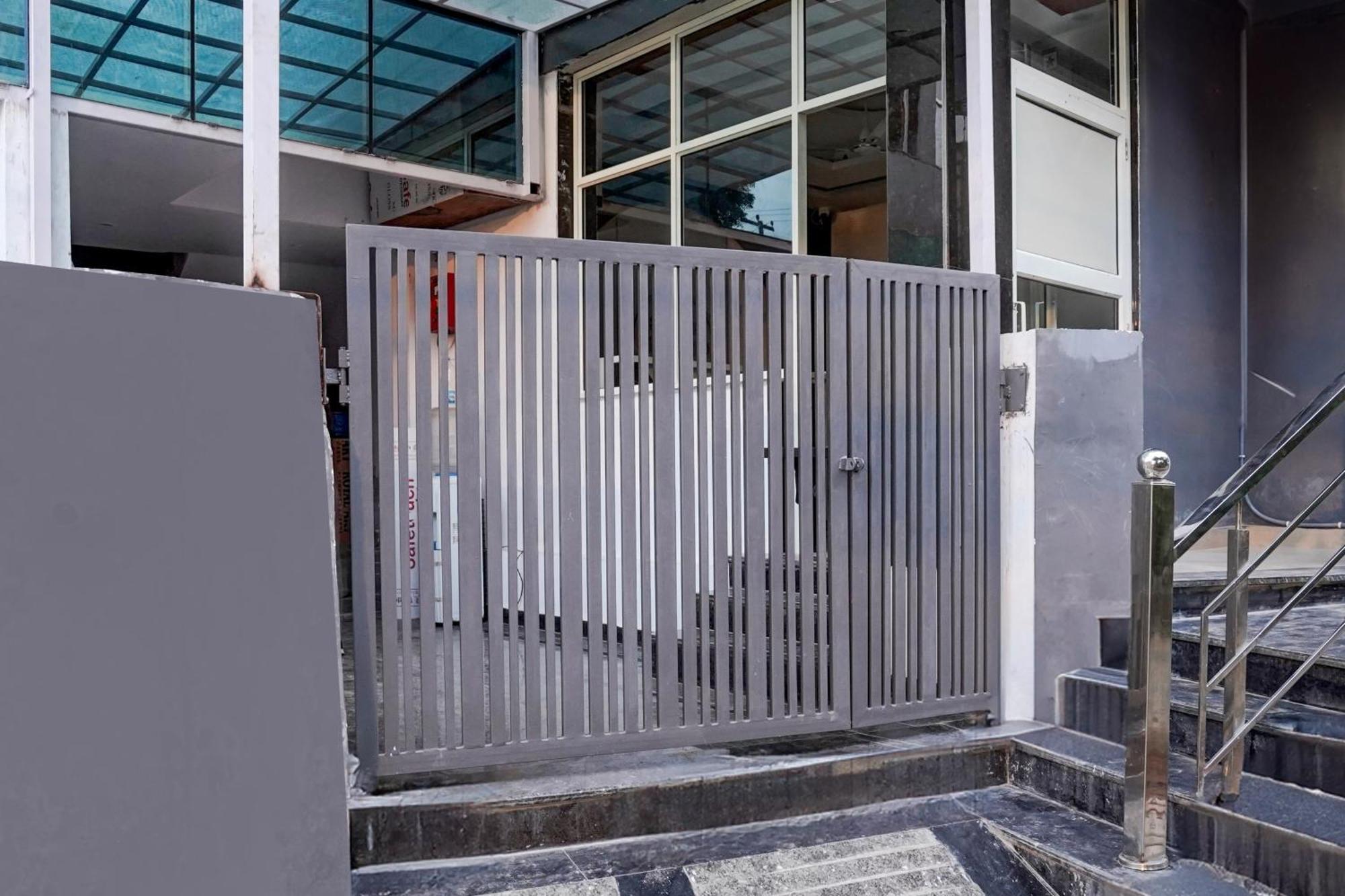 Townhouse Hotel Grand Emporio By Sbg Near Vaishali Metro Station 加济阿巴德 外观 照片