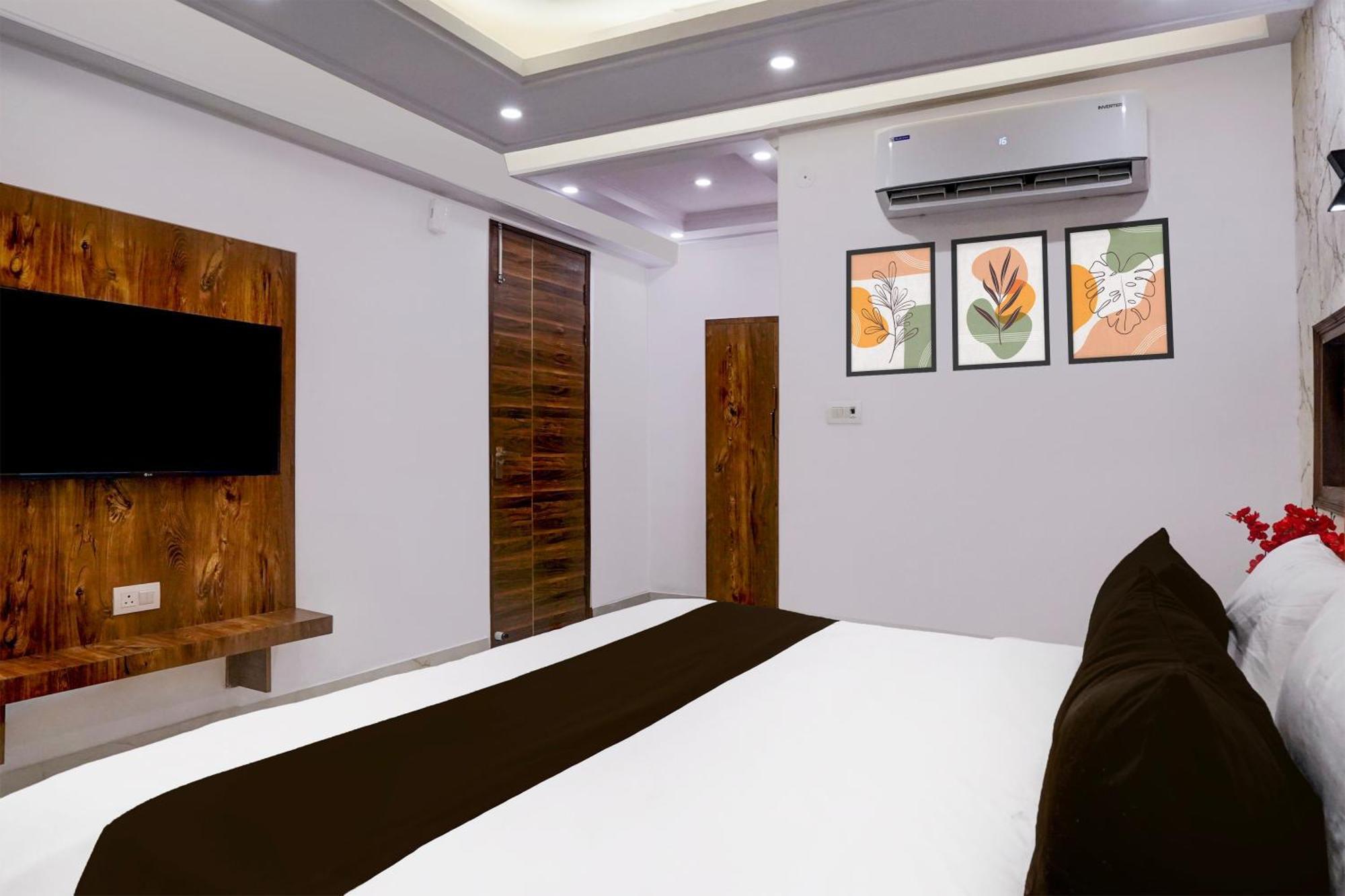 Townhouse Hotel Grand Emporio By Sbg Near Vaishali Metro Station 加济阿巴德 外观 照片