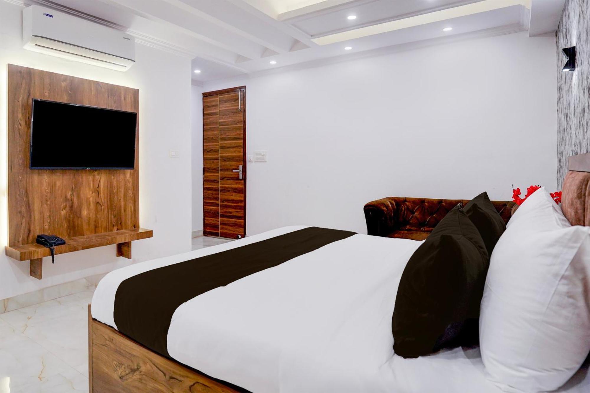 Townhouse Hotel Grand Emporio By Sbg Near Vaishali Metro Station 加济阿巴德 外观 照片