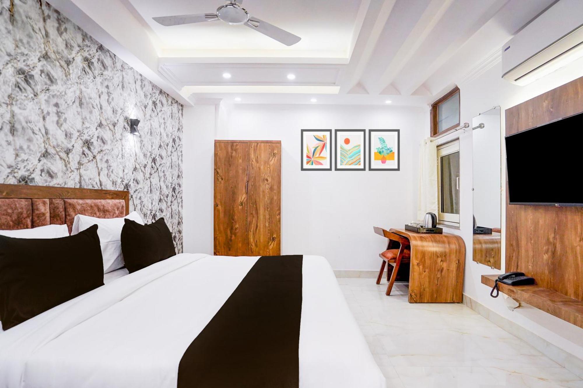 Townhouse Hotel Grand Emporio By Sbg Near Vaishali Metro Station 加济阿巴德 外观 照片