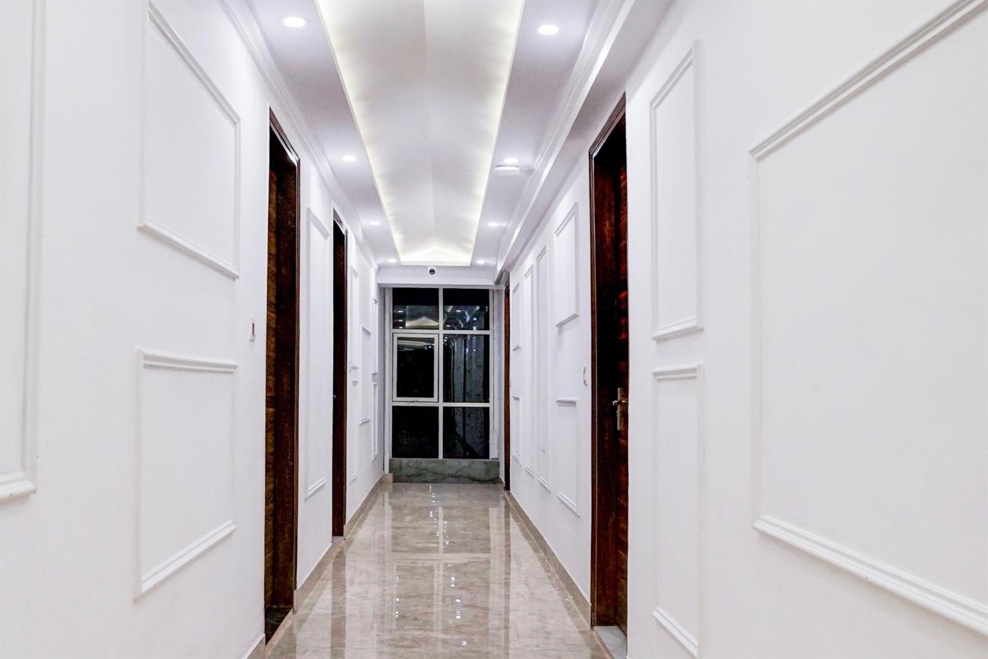 Townhouse Hotel Grand Emporio By Sbg Near Vaishali Metro Station 加济阿巴德 外观 照片