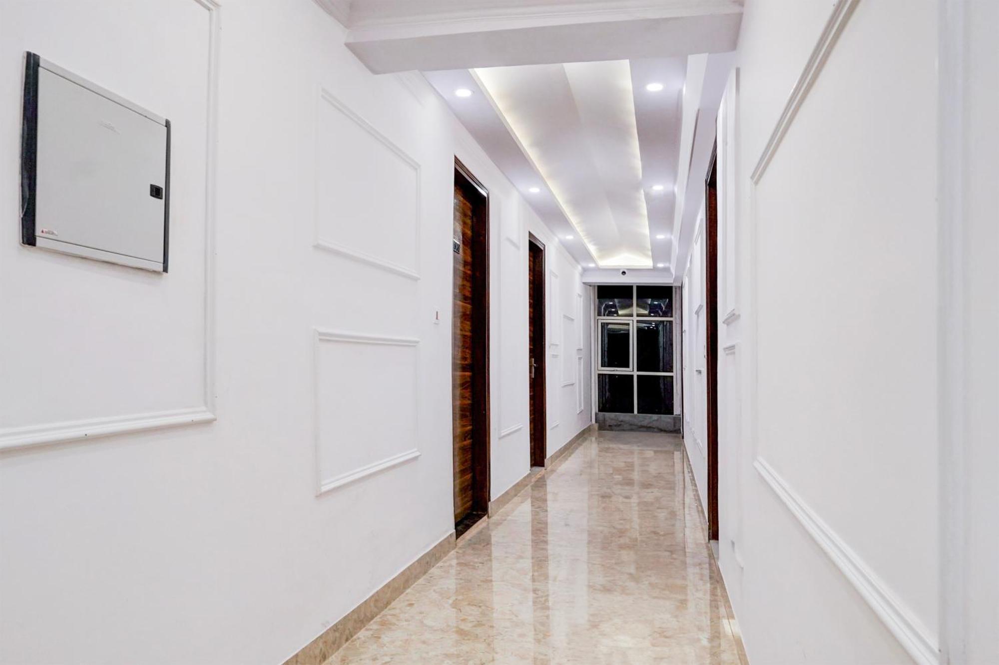 Townhouse Hotel Grand Emporio By Sbg Near Vaishali Metro Station 加济阿巴德 外观 照片